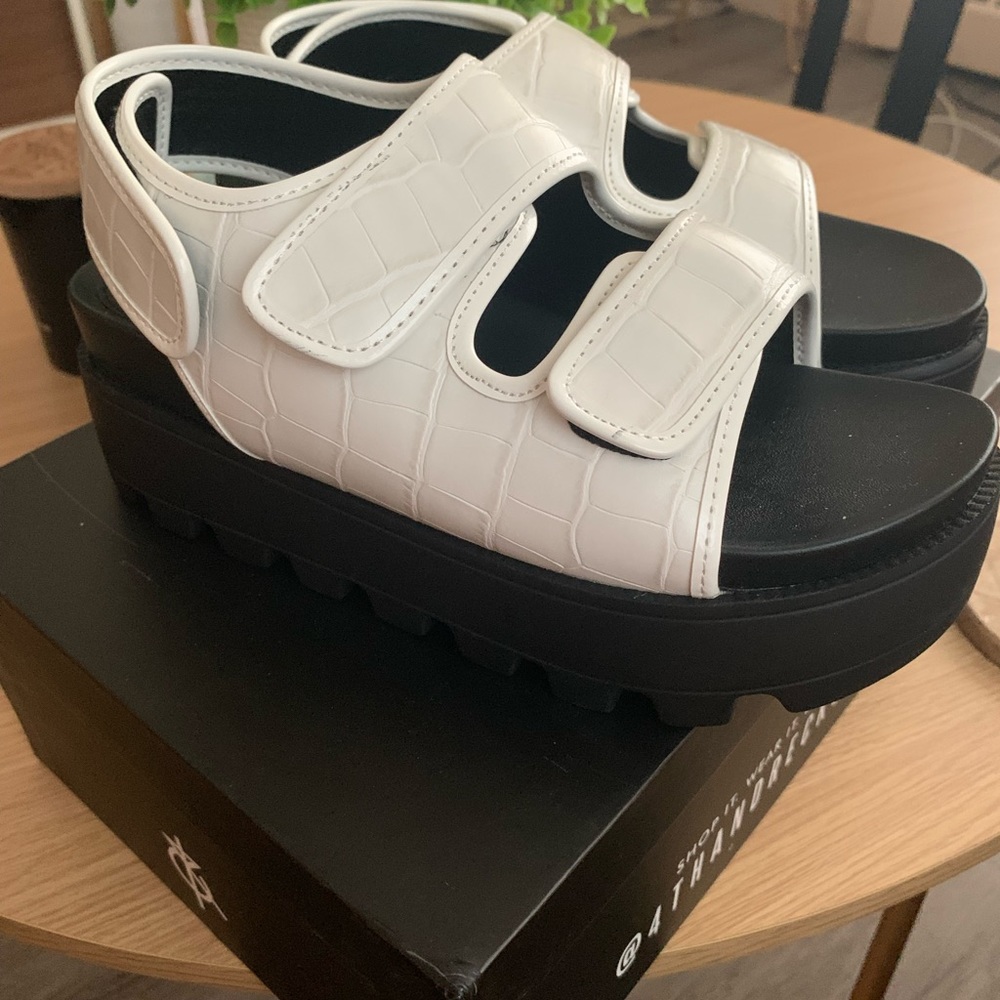 New 4th reckless sandals